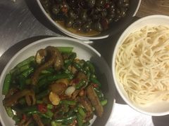 -龙巢盱眙龙虾·牛蛙·烧烤宵夜(八卦岭店)