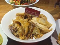 -头上红煨盐鸡·非遗院子餐厅