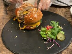 烤菠萝汉堡-HIGH FIVE哈福手工汉堡(桂林路店)