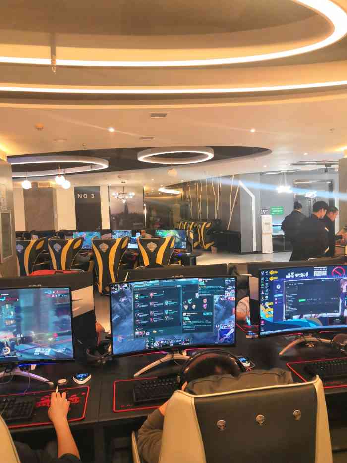 w电竞网咖(奈斯店)-"配置属实有点差,不过服务特别好.虽然冲了.