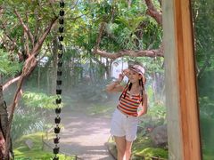 -Chom Cafe and Restaurant