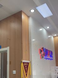 -靓芙泉专研痘痘肌