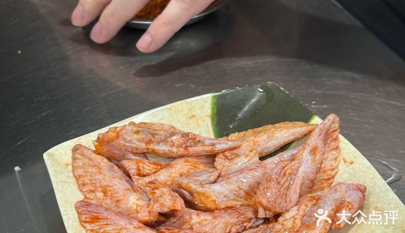 玫瑰色牛肉片的诱惑
