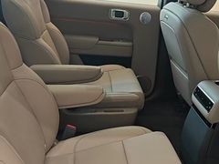 -理想汽车(世纪汇店)