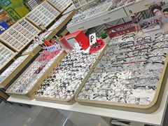 -美式眼镜·授权蔡司.依视路.尼康.豪雅.明月(人民广场店)