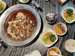 麻辣锅-老船舫·现做活鲜鱼馆(东郊记忆店)