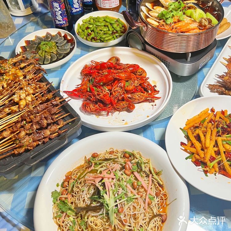 武汉｜五星酒店🔥夜市烧烤竟还有乐队作伴⁉️