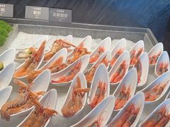 -雍容荟帝王蟹活龙虾展台自助(IFS黑金店)