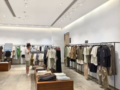 -URBAN REVIVO(上海中庚漫游城店)