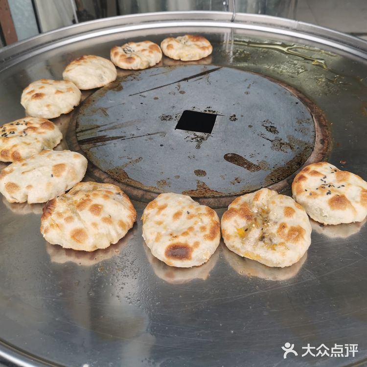 软硬合适。对比一下，梅菜干味最好吃。点评上没有店铺