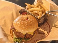 -BOURBON 玻本美式餐厅酒吧(虹桥新天地店)