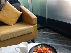 烟熏三文鱼牛油果沙拉-深圳温德姆至尊酒店·大堂吧·户外花园