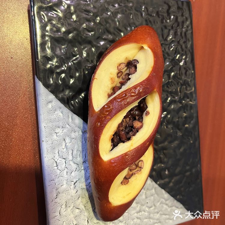 鲍师傅小贝 汉堡王芋泥酥 红豆碱水 肉松吐司