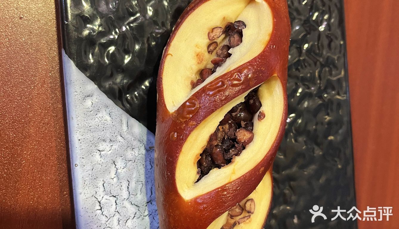 鲍师傅小贝 汉堡王芋泥酥 红豆碱水 肉松吐司