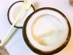 -志龙皇冠吃货椰子铺