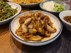 刚出锅肘子-娄三少春饼·烤鸭(合生汇购物中心店)