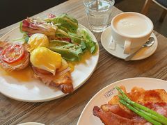 -Common Table · Brunch & Coffee