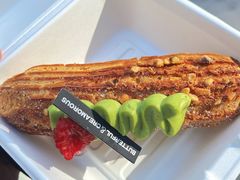 法式开心果覆盆子闪电泡芙-BUTTERFUL&CREAMOROUS 黄油与面包(万象城店)