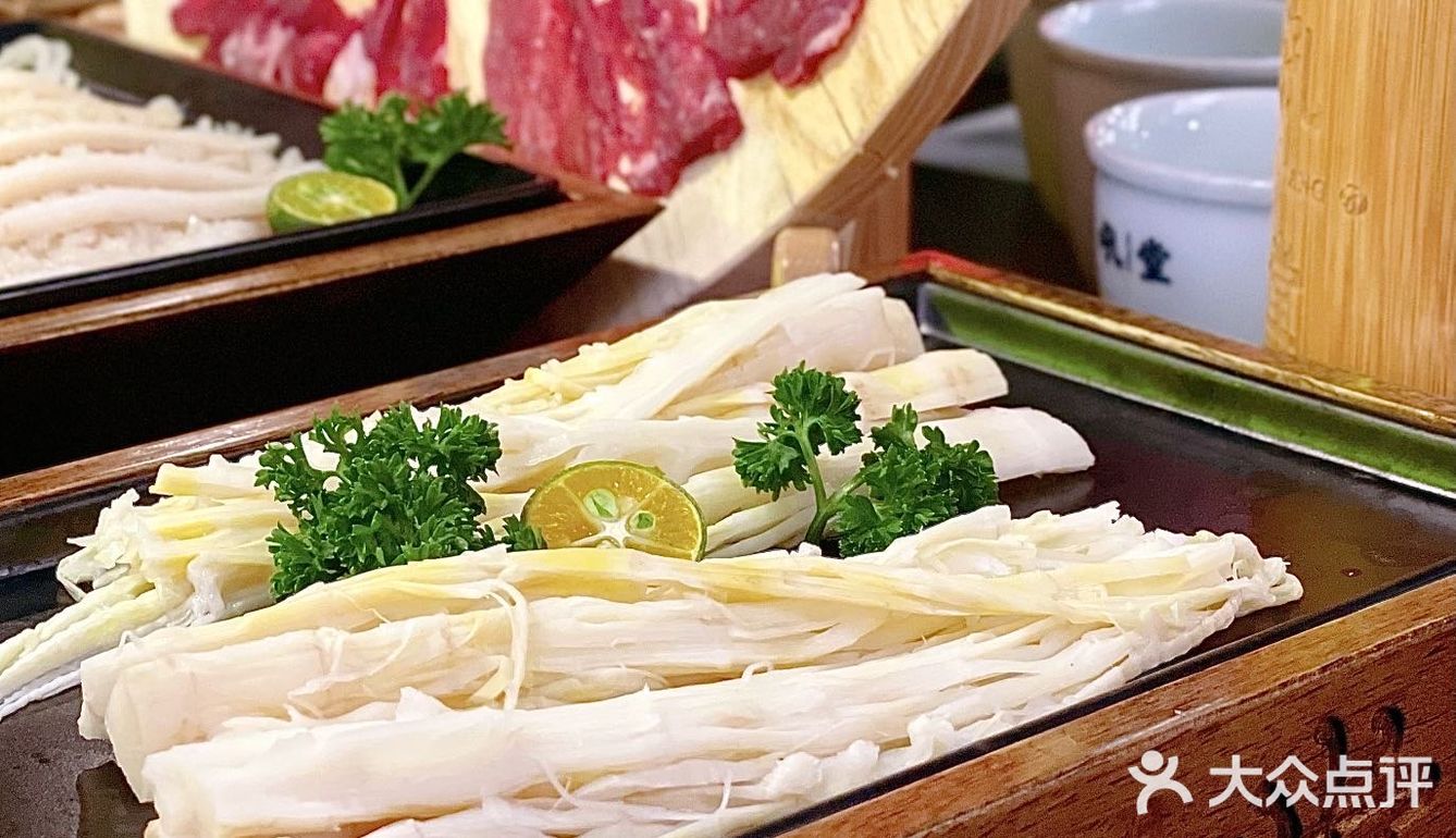 里边是红糖 珍珠麻薯 外边裹了一层黄豆粉