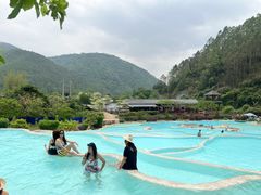 -十万大山布透温泉