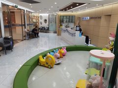 -瑞尔齿科(南京东路名人诊所)