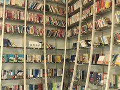 -钟书阁(松江泰晤士小镇店)