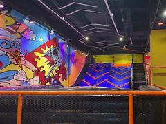 -爱蹦iBOON蹦床运动馆(江汉店)