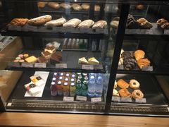面包甜点陈列柜-星巴克臻选(济南恒隆店)