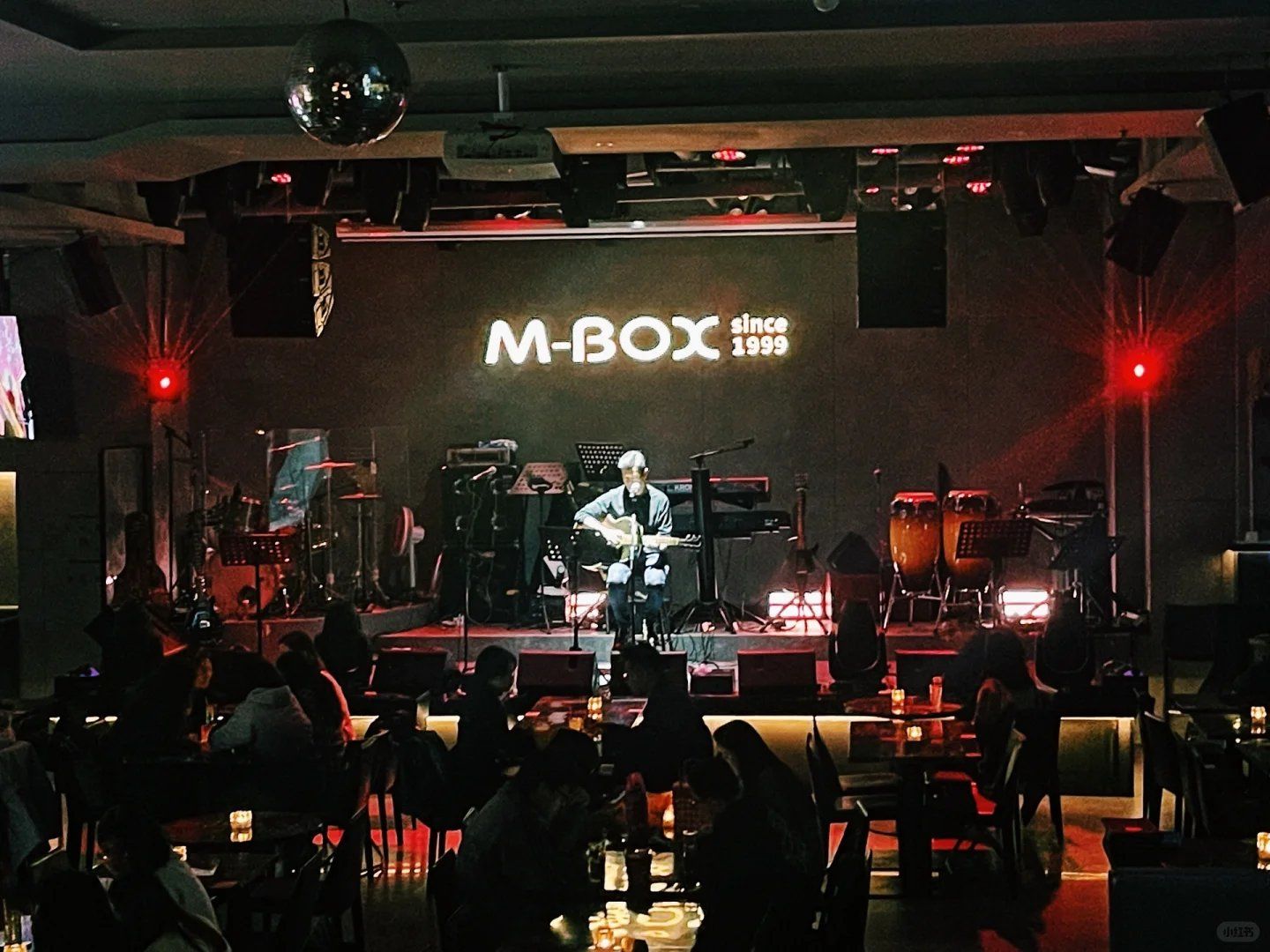 friday night 就該沈浸在live house 裡