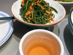 凉拌沙葱-羊巴道·国际清真餐厅·商务宴请团建·主题包厢