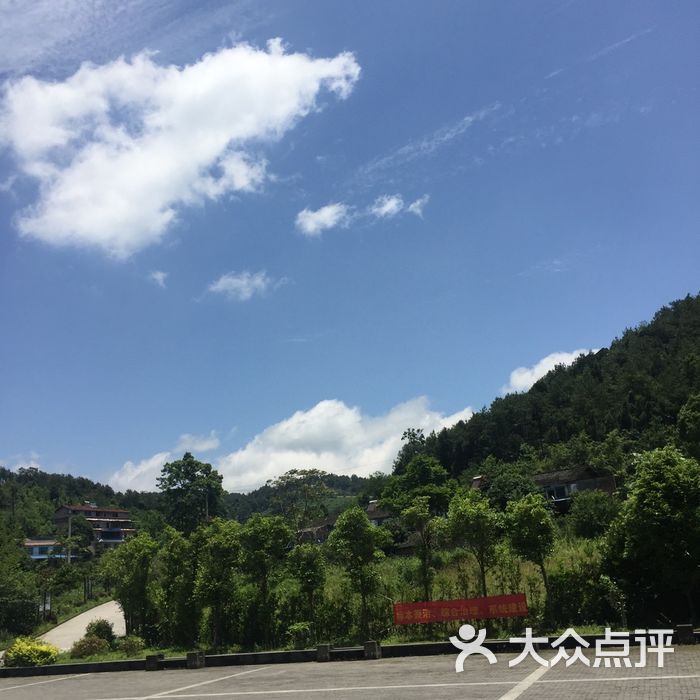 金刀峡两江假日酒店