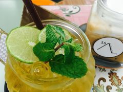 -莓园冰淇淋店