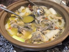 招牌花胶肚煲鸡-明月楼