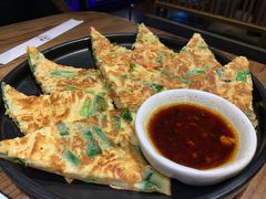 海鲜葱饼-明洞阿姨·韩式酱蟹烤肉·创意料理(三元桥店)