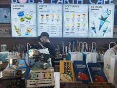 -抱抱地球咖啡馆(国家海洋博物馆店)