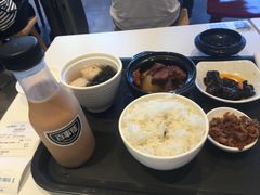 红烧牛腩饭-百事佳烧鸭牛腩(上海虹桥站店)