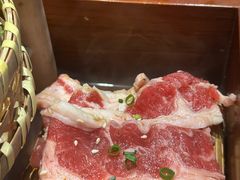 -山川小町·极番烧肉(新地假日广场店)