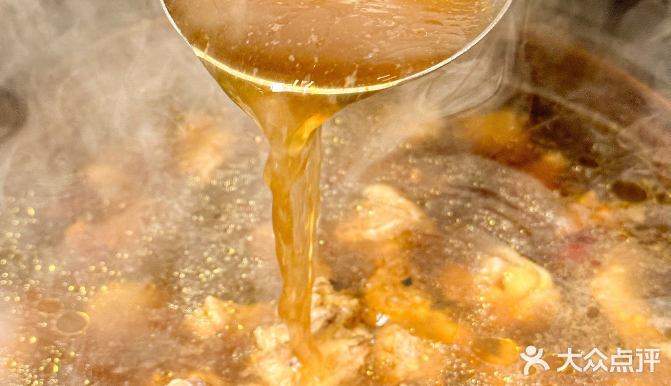 食在不懂我就问 | 这家炭炉鸡煲为啥好吃😋