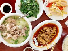 萝卜炖肘子-荣生萝卜汤饭店