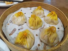 手拆蟹黄金蟹粉小笼包-苏小柳点心·手作小笼包(康桥分院)