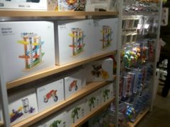 -名创优品(北京新中关购物中心地铁层店)