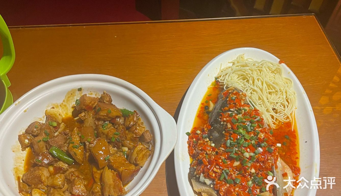 步行街里的湘菜店