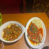步行街里的湘菜店
