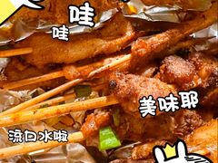 -何师烧烤·小龙虾·江湖川菜·精酿啤酒(成温店)