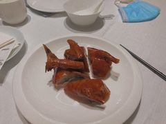 玻璃皮润烧乳鸽-北京厨房(西安SKP店)