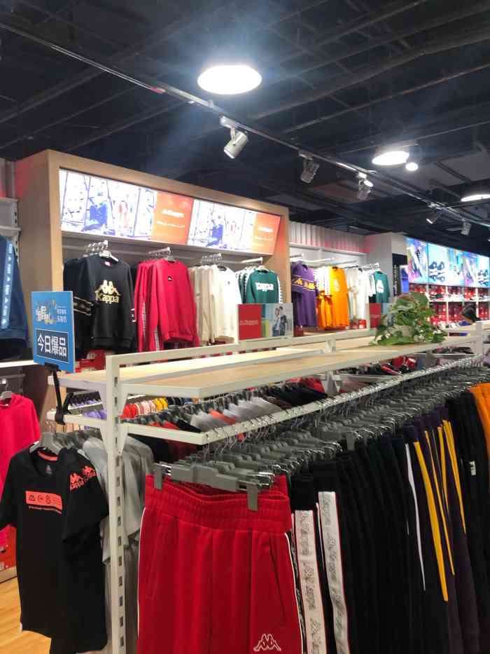 kappa(燕莎奥特莱斯店)-"很大的折扣店,分好几个管,其中运动好大一.