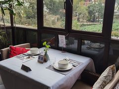 靠窗位-野蔓果·山野菜(西湖景区·龙井茶田店)