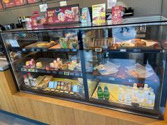 面包甜点陈列柜-星巴克(南通海安文峰大世界店)