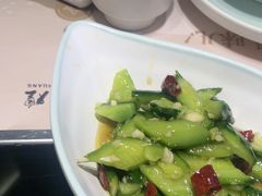 -黄记煌三汁焖锅(新佳丽江汉路店)