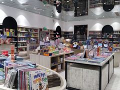 -钟书阁(群光广场店)